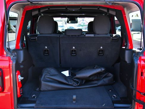 Used 2025 Jeep Wrangler Sahara image 42