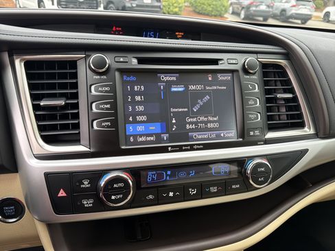 Used 2019 Toyota Highlander XLE image 22