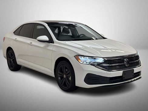 Used 2024 Volkswagen Jetta SE w/ Panoramic Sunroof Package image 3