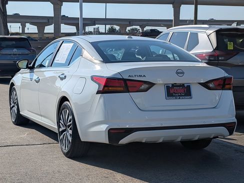 Used 2025 Nissan Altima 2.5 SV FWD image 4