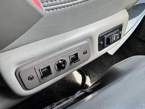 Used 2018 Chevrolet Express 2500 w/ Enhanced Convenience Package RWD image 32
