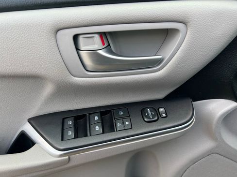 Used 2017 Toyota Camry LE image 26