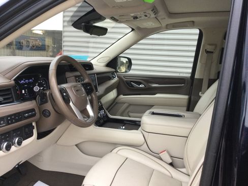 Used 2021 GMC Yukon XL Denali w/ Denali Ultimate Package AWD/4WD image 14