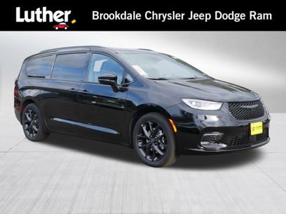 New 2026 Chrysler Pacifica Limited w/ S Appearance Package