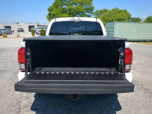 Used 2022 Toyota Tacoma SR5 w/ Technology Package image 11