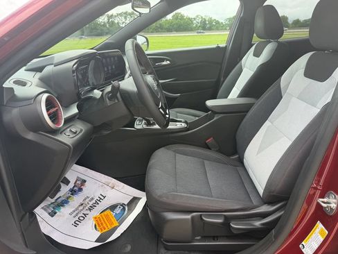 Used 2024 Chevrolet Trax RS w/ Driver Confidence Package FWD image 24