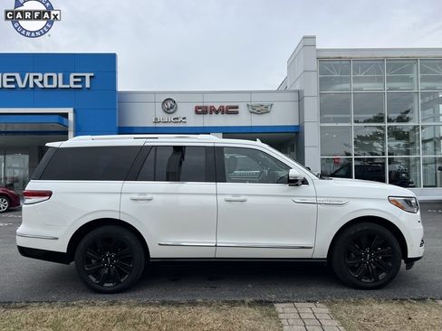 Used 2023 Lincoln Navigator Reserve image 4