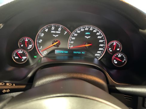Used 2005 Chevrolet Corvette Coupe w/ Preferred Equipment Group RWD image 14