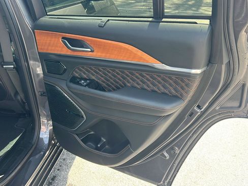 Used 2022 Jeep Grand Cherokee Summit AWD/4WD image 16
