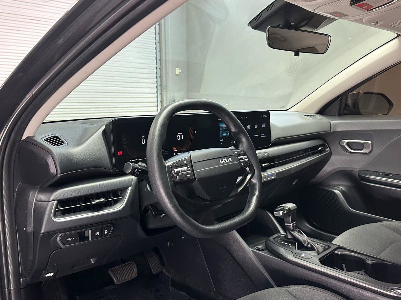 Used 2025 Kia K4 FWD image 17