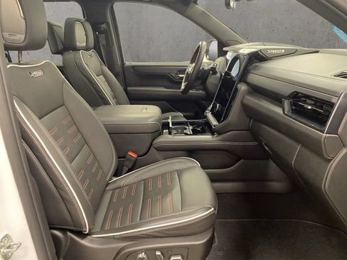 Used 2025 GMC Yukon XL AT4 Ultimate AWD/4WD image 23
