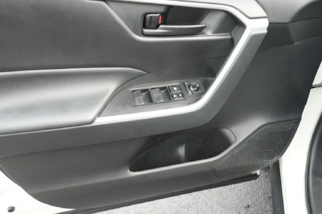 Used 2021 Toyota RAV4 LE FWD image 22