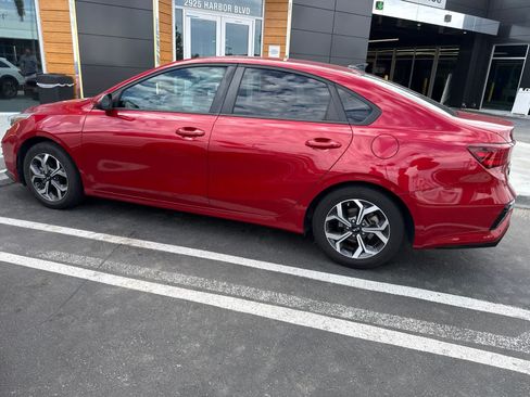 Used 2020 Kia Forte LXS FWD image 5