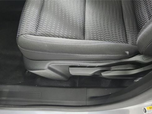 Used 2025 Chevrolet Equinox LT image 11