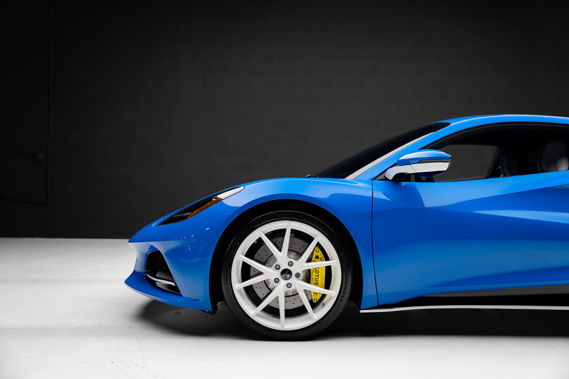Used 2025 Lotus Emira RWD image 18