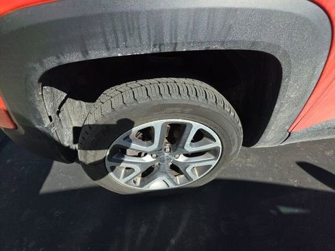 Used 2017 Jeep Renegade Latitude w/ Cold Weather Group image 11