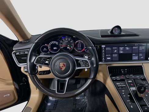 Used 2018 Porsche Panamera 4 image 25