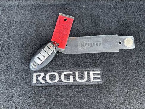 Used 2018 Nissan Rogue SV image 28