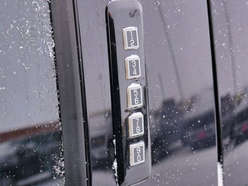 Used 2018 Ford F150 Lariat image 9