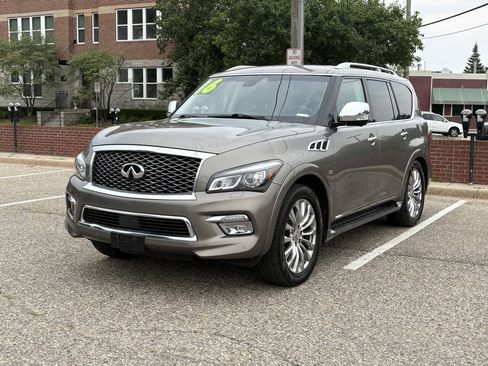 Used 2016 INFINITI QX80 4WD w/ Deluxe Technology Package image 4