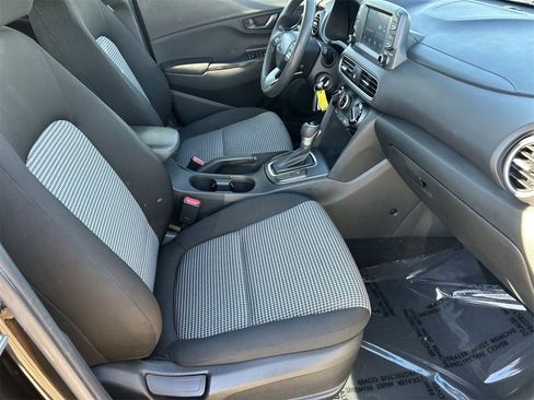 Used 2021 Hyundai Kona SE image 9