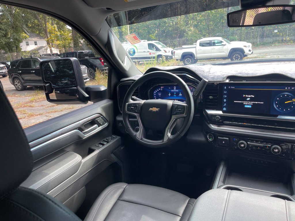 Used 2025 Chevrolet Silverado 3500 LTZ w/ LTZ Convenience Package AWD/4WD image 8