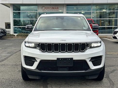 Certified 2023 Jeep Grand Cherokee Laredo w/ Luxury Tech Group I image 6