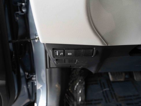 Used 2024 Toyota Corolla Cross L image 11