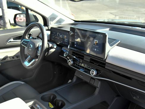 Used 2024 Honda Prologue Touring image 49