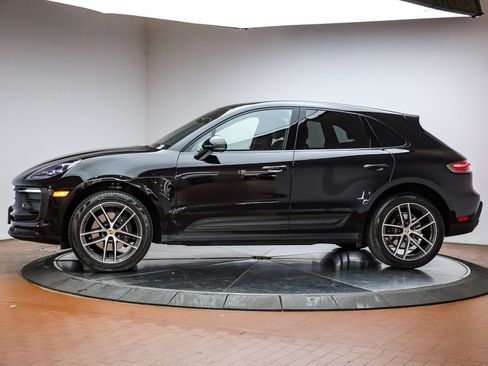 Certified 2025 Porsche Macan AWD/4WD image 2