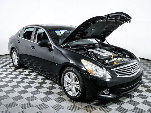 Used 2015 INFINITI Q40 w/ Moonroof Package RWD image 32