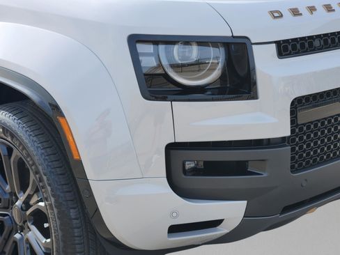 New 2026 Land Rover Defender 110 OCTA image 8