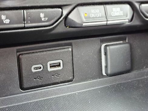 Used 2024 Chevrolet Tahoe Z71 w/ Luxury Package image 24