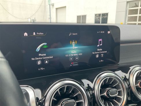 Used 2023 Mercedes-Benz GLB 250 image 21