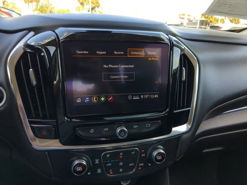 Used 2021 Chevrolet Traverse LT image 23