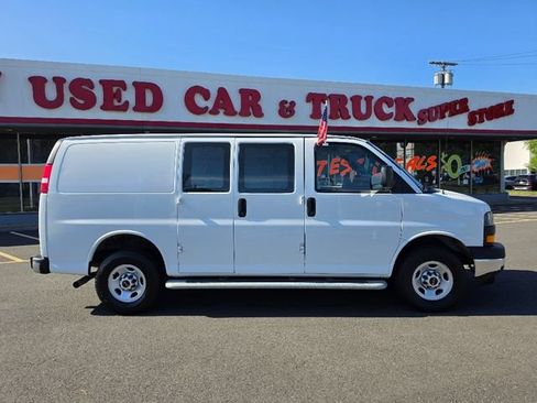 Used 2024 GMC Savana 2500 w/ Driver Convenience Package RWD image 8