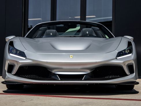 Used 2022 Ferrari F8 Tributo image 4
