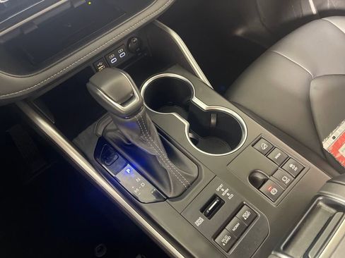 Certified 2024 Toyota Highlander XLE image 22