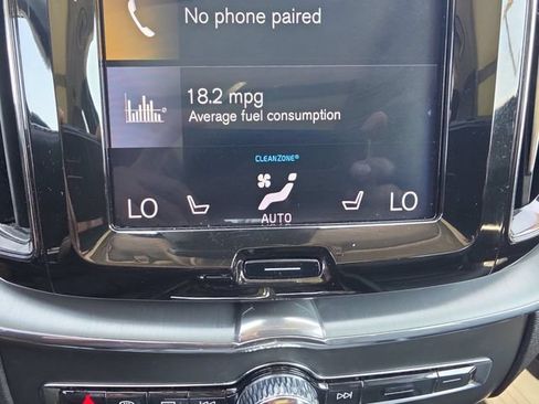 Used 2018 Volvo XC60 T6 Momentum w/ Vision Package AWD/4WD image 4