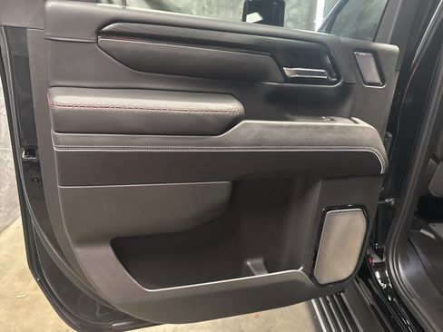 Used 2025 GMC Sierra 2500 AT4X image 12