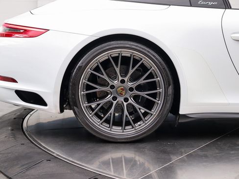 Used 2019 Porsche 911 Targa 4 AWD/4WD image 23