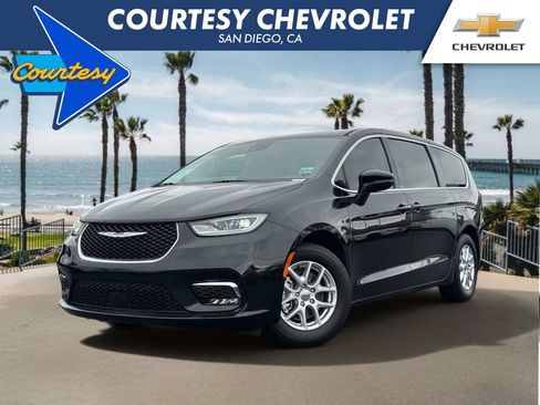 Used 2023 Chrysler Pacifica Touring-L FWD image 1