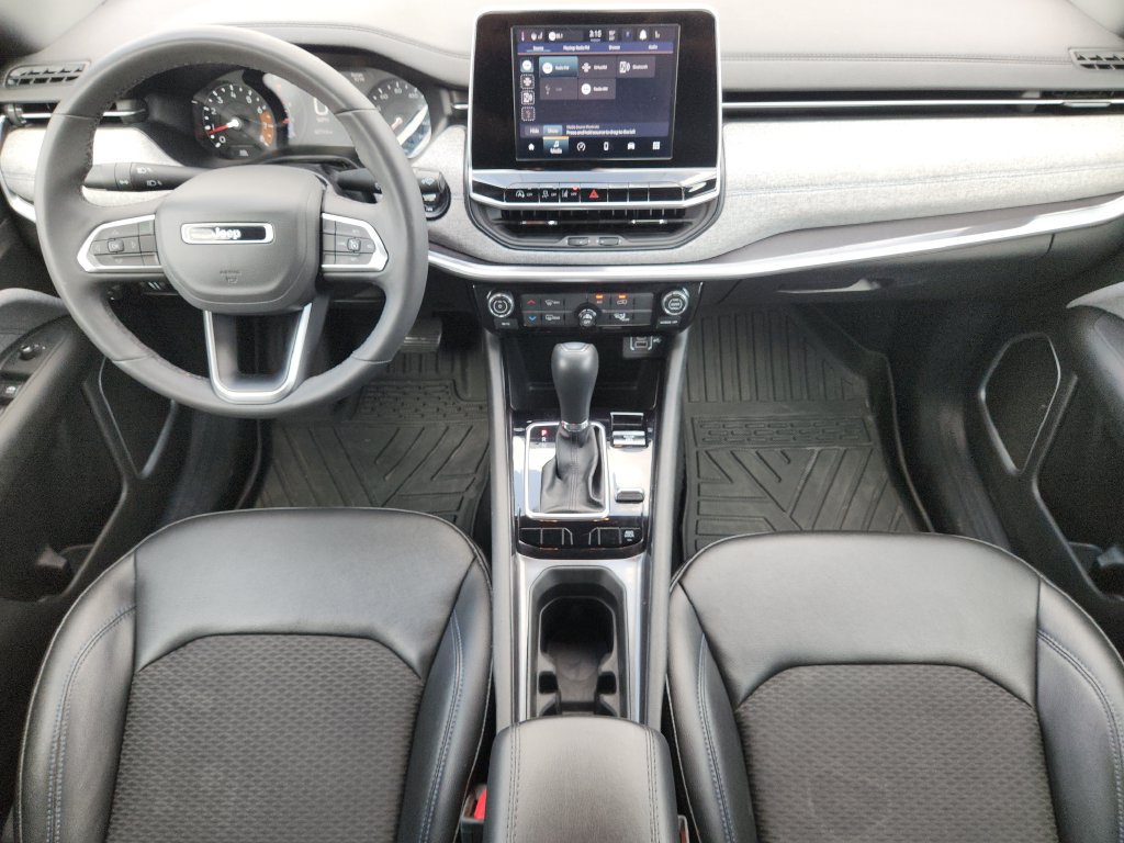 Used 2025 Jeep Compass Latitude AWD/4WD image 27