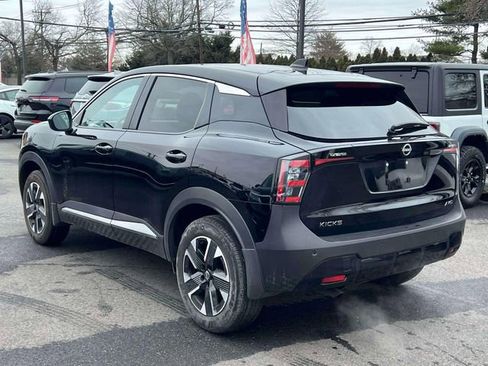 Used 2025 Nissan Kicks SV w/ Illumination Package image 9