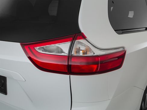 Used 2020 Toyota Sienna LE FWD image 49