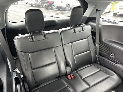 Used 2022 Ford Explorer XLT w/ Equipment Group 202A RWD image 22