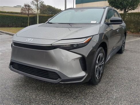 Used 2024 Toyota bZ4X XLE w/ Weather Package image 8