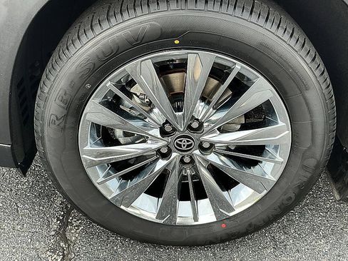Used 2024 Toyota Grand Highlander AWD image 8