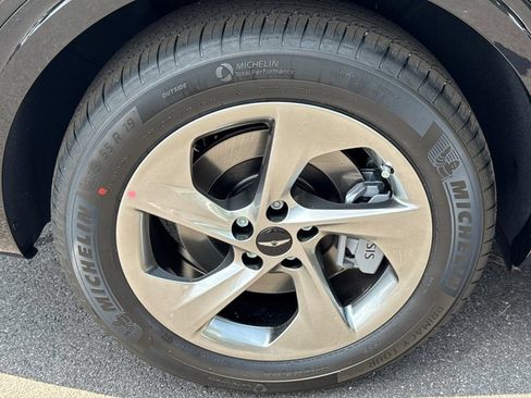New 2026 Genesis GV70 2.5T Advanced AWD/4WD image 17