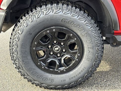 Used 2023 Ford Bronco Wildtrak image 11